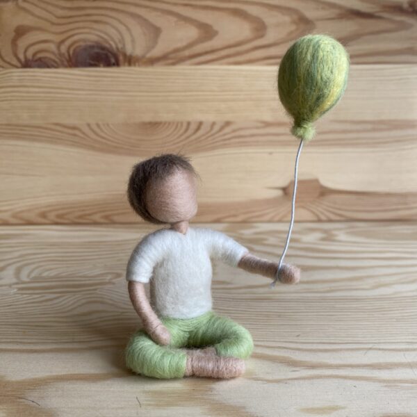 Kind mit Ballon – Bild 2